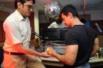 Aamir Khan visits Radio City in Bandra, Mumbai on 23rd June 2011 (14).JPG